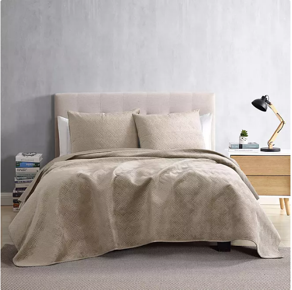 Brielle Home Hayden Velvet Quilt Set (Various Sizes and Colors)